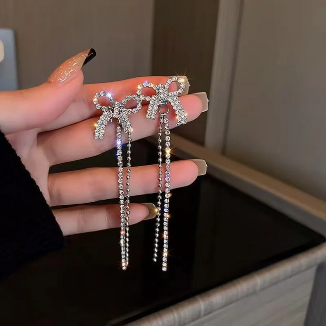 Aretes Brillantes Con Moño y Flecos Style 09